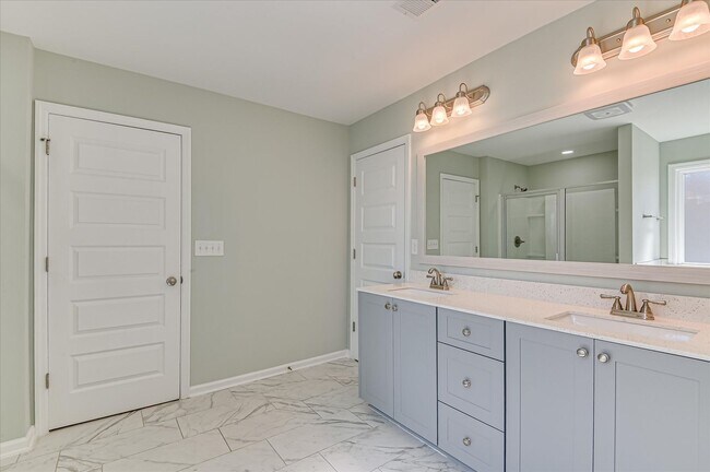 Building Photo - 705 Navan Ln