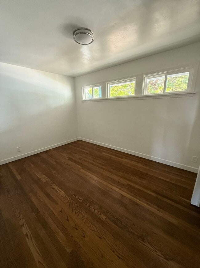 Building Photo - Charming 2-Bedroom Single-Family Home