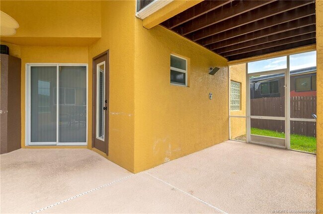 Building Photo - 2582 SW Barber Ln