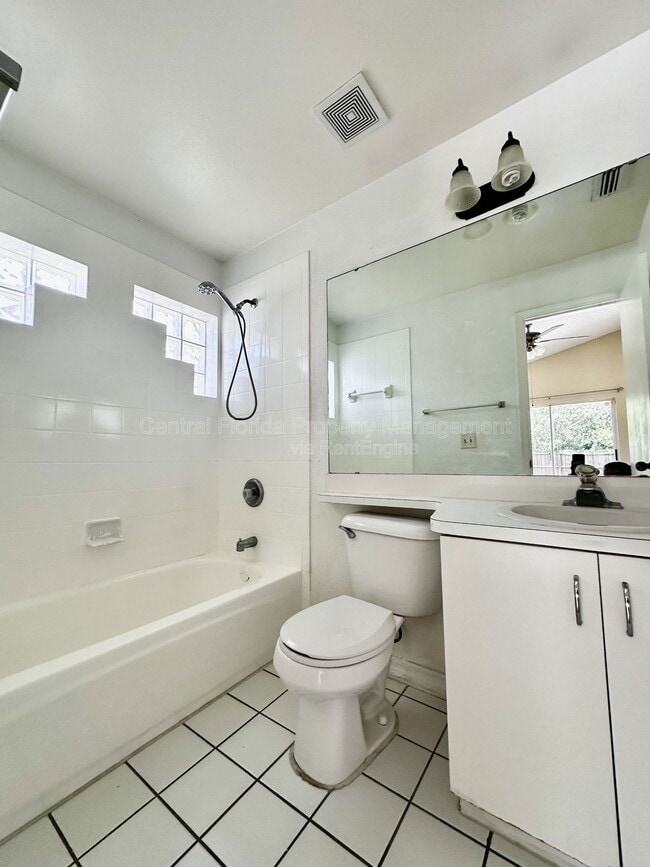 Building Photo - 9606 Chandon Dr