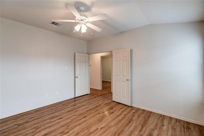 Building Photo - 405 Fort Thomas Pl