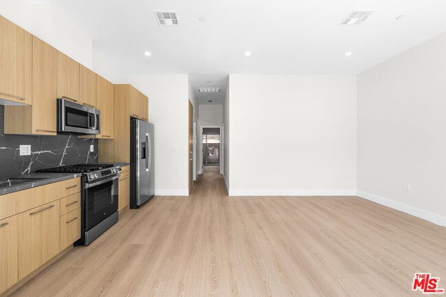 Building Photo - 5129 Don Pio Dr