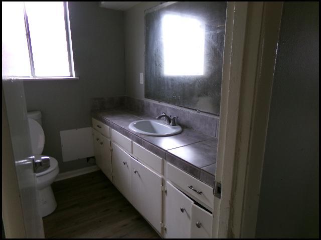 Building Photo - 305 Smart St