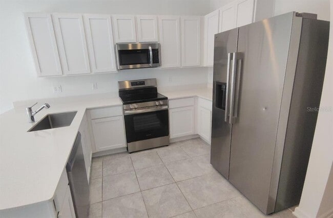 Building Photo - 2572 Skyline Lp