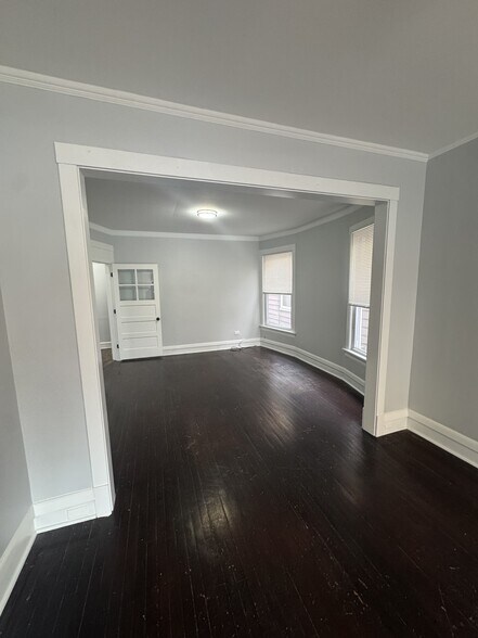 Building Photo - 5351 N Kimball Ave