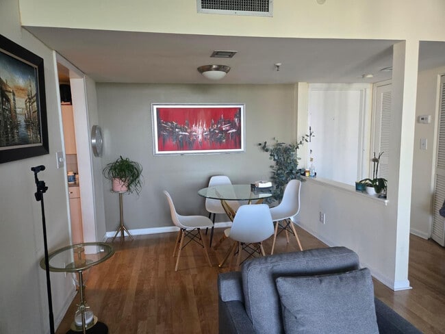 Building Photo - 6797 Willow Wood Dr