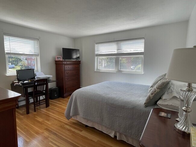 Building Photo - 32 Whitman Rd