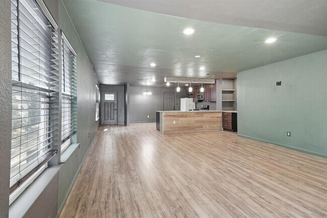 Building Photo - 119 N Kanaio Dr