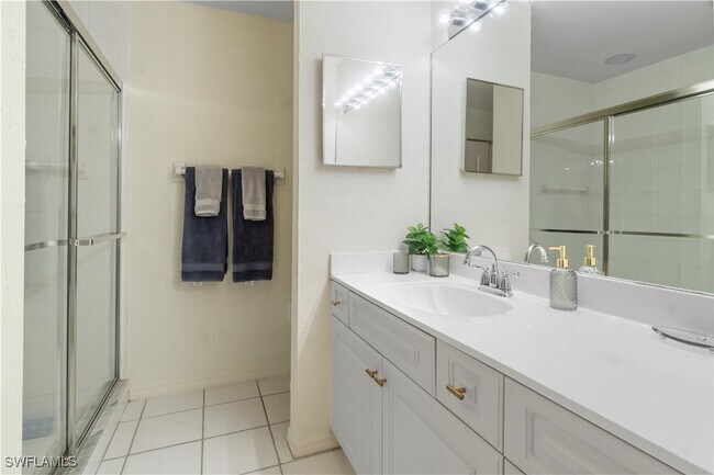 Building Photo - 348 Carinosa Ct