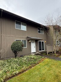 Building Photo - North Tacoma Townhome