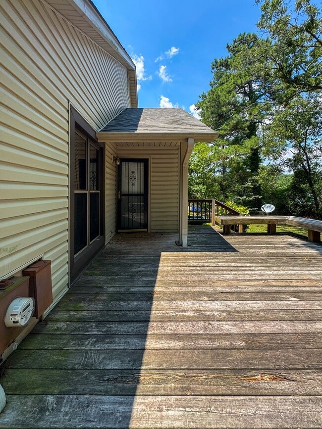 Building Photo - Cute 3 Bed 1.5 Bath Home Near Fort Bragg