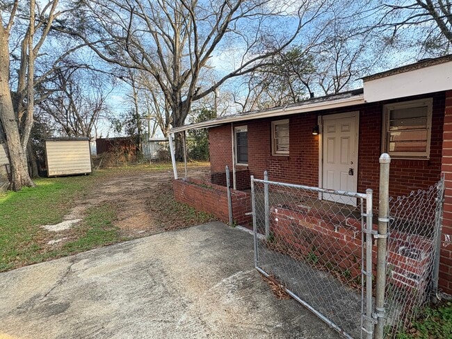 Building Photo - 622 6th St