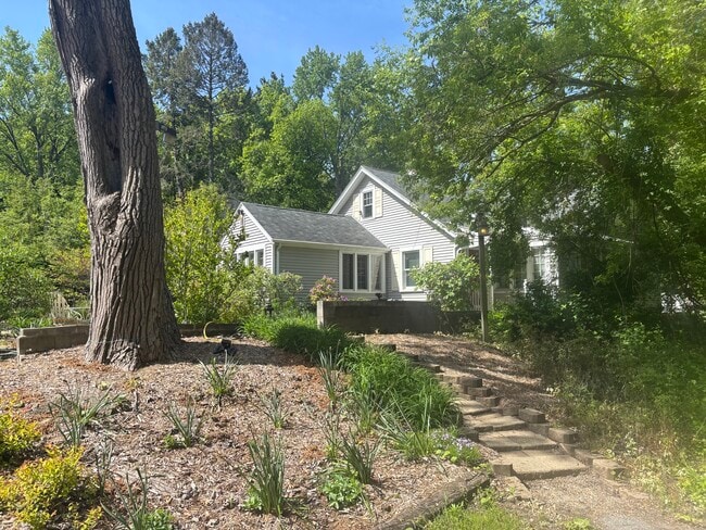 Building Photo - 1070 N Warren St