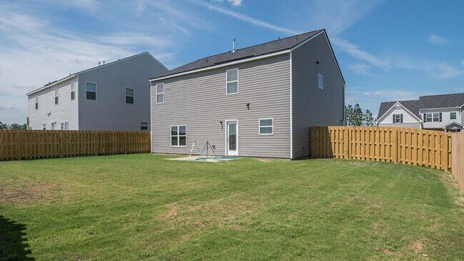 Building Photo - 308 Geranium St