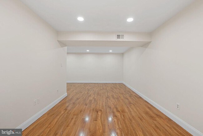 Building Photo - 6361 Woodland Ridge Ct