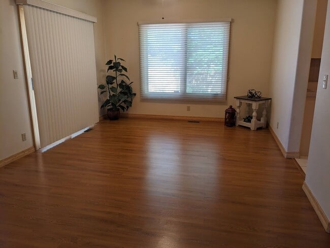 Building Photo - Westside Residence Near Kissing Camels & G...