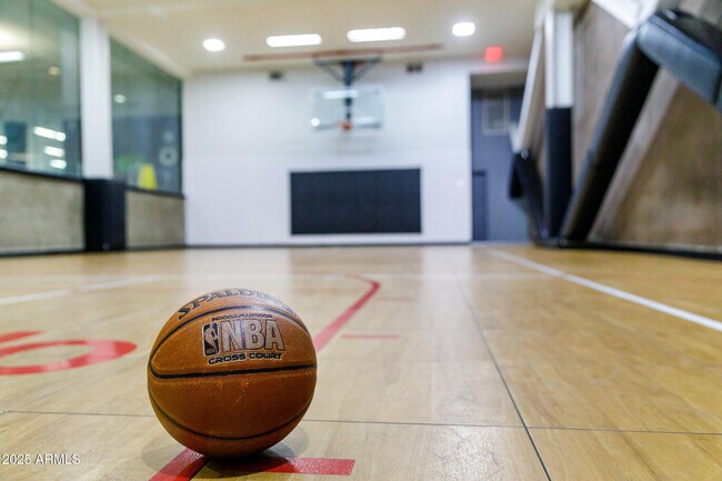 Building Photo - 7137 E Rancho Vista Dr