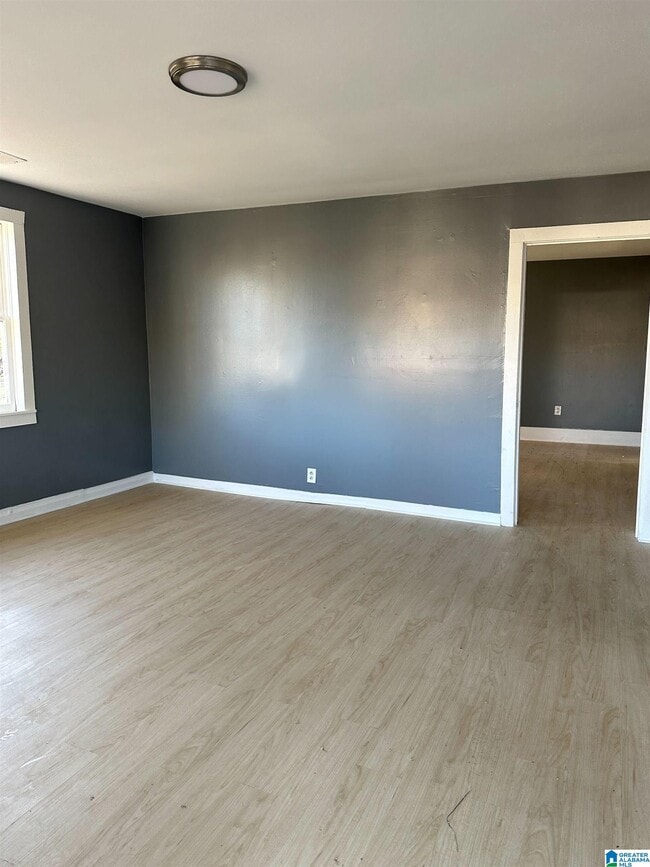 Building Photo - 315 3rd Ave N