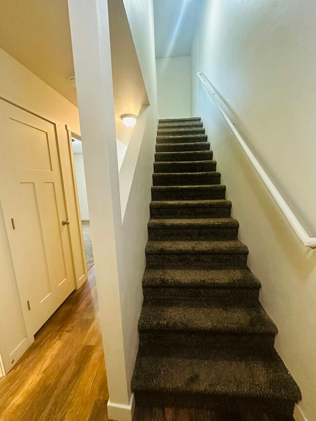 Building Photo - 212 N 750 E St