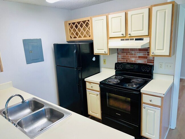 Building Photo - 2585 Grassy Point Dr