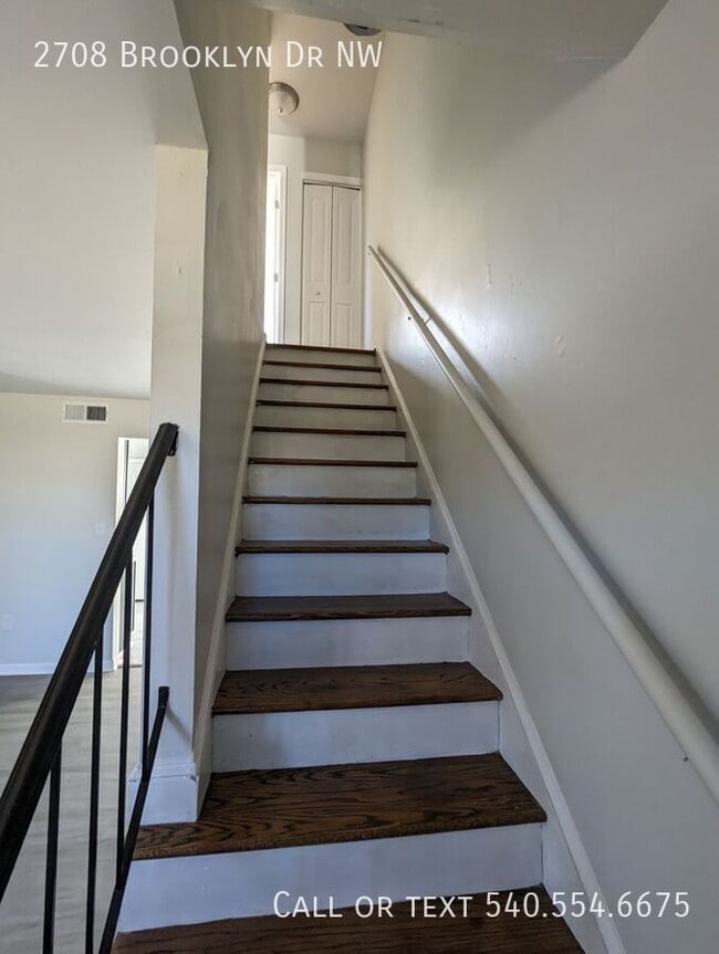 Building Photo - 2708 Brooklyn Dr NW