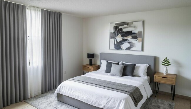 Building Photo - 901 Hillcrest Dr