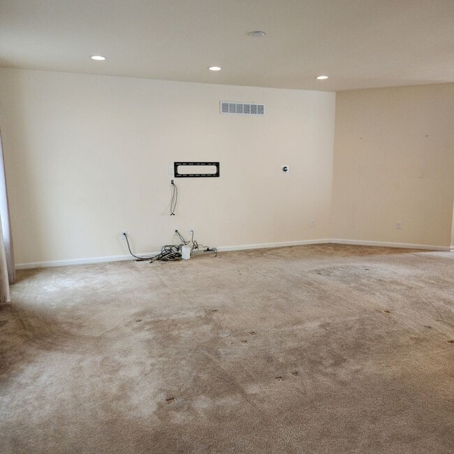 Building Photo - COMING SOON - RIVERCREST