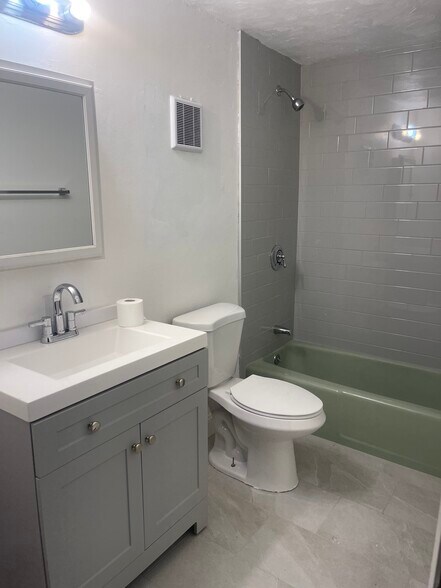 Building Photo - 224 Main St