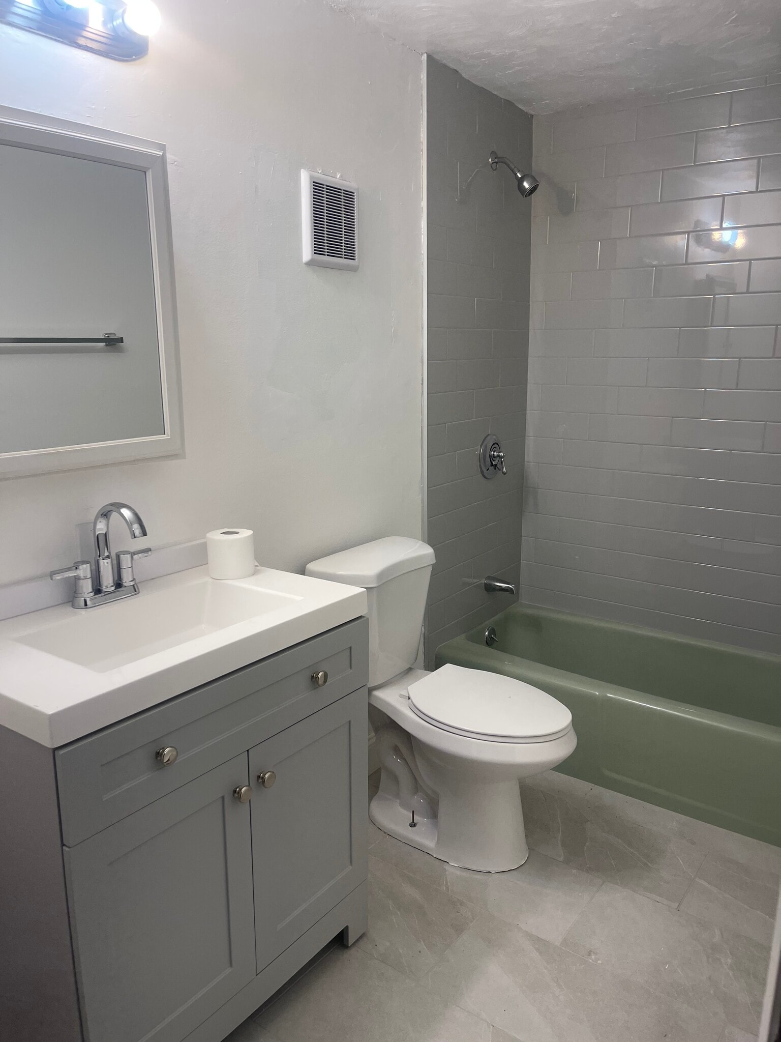 Building Photo - 224 Main St