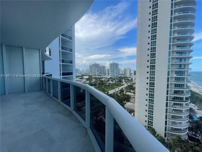 Building Photo - 16001 Collins Ave
