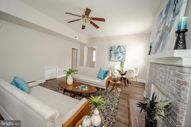 Building Photo - 104 S Loudoun St