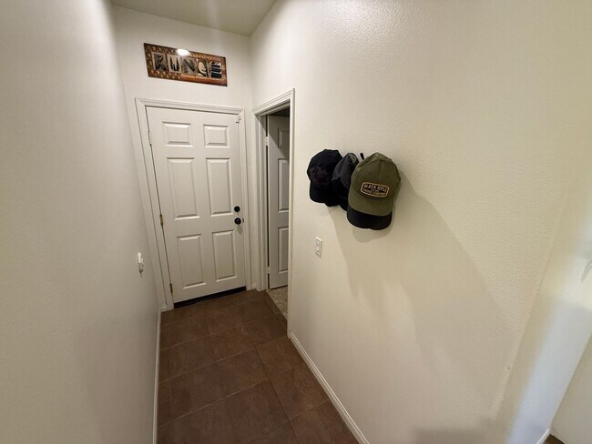 Building Photo - 3-Bedroom Single-Story Home with Smart Features & Remodeled Kitchen in Castaic!