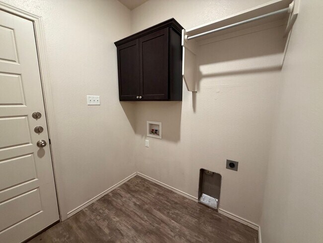 Building Photo - Luxury Town House in Southwest Lubbock