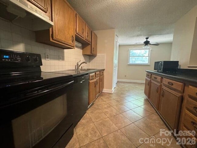 Building Photo - 11515 5 Cedars Rd