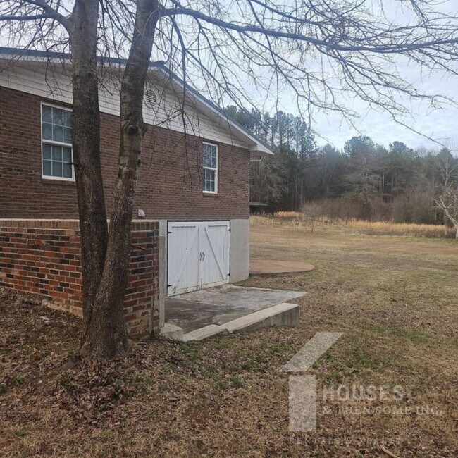 Building Photo - 443 Chastain Rd