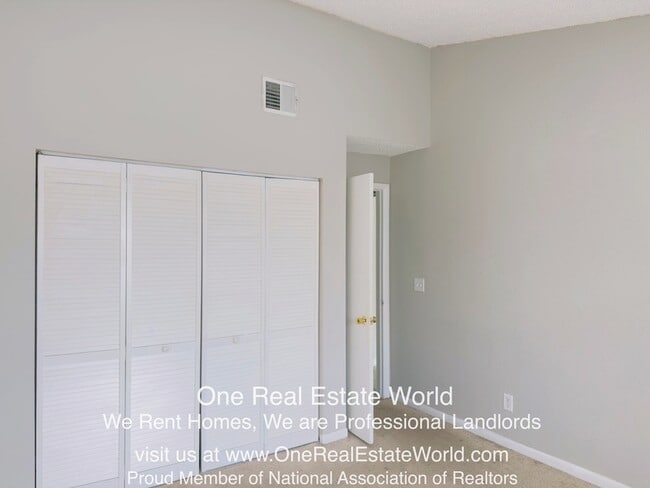 Building Photo - 2504 Woodgate Blvd