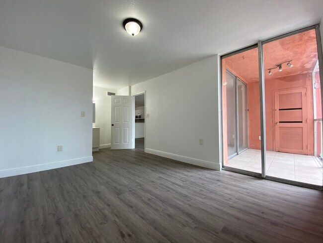 Building Photo - 19851 SW 114th Ave