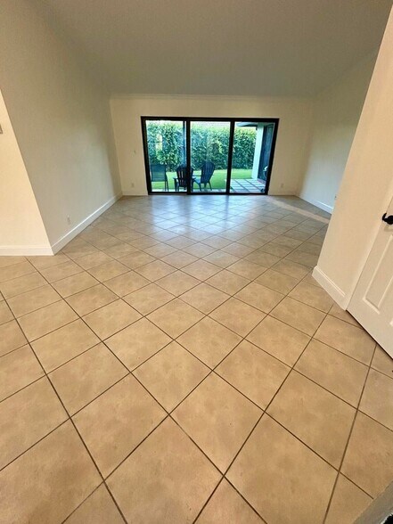 Building Photo - 22822 Pinewood Ct