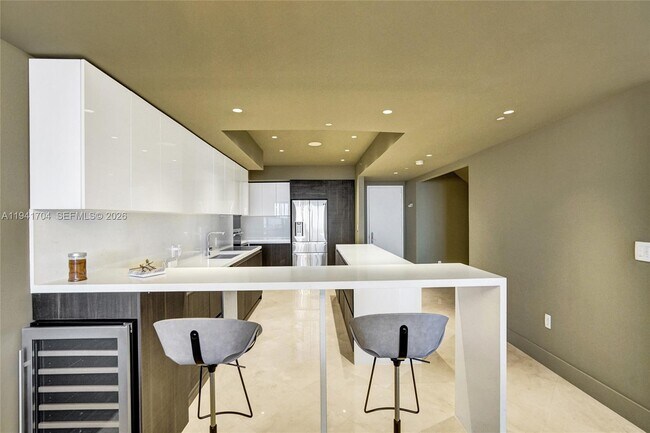 Building Photo - 1800 S Ocean Dr