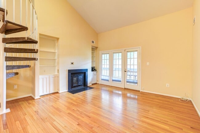 Building Photo - Beautiful 2-Bedroom 2-Bathroom Condo with Loft In The Heart of Germantown