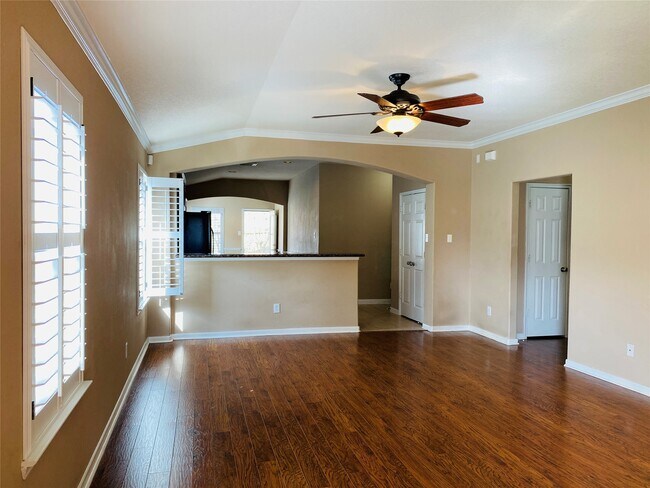 Building Photo - 24638 Lakecrest Village Dr