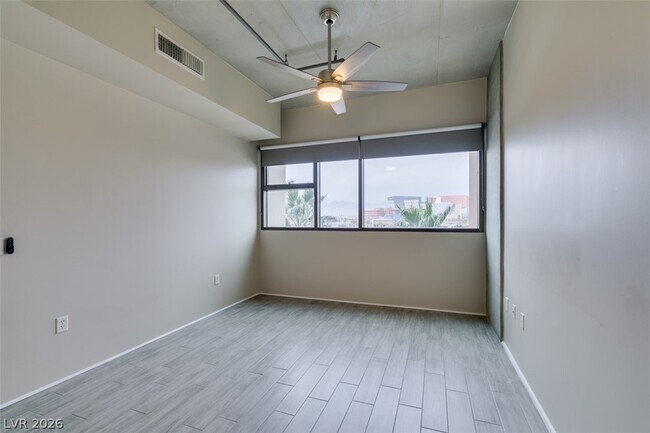 Building Photo - 353 E Bonneville Ave