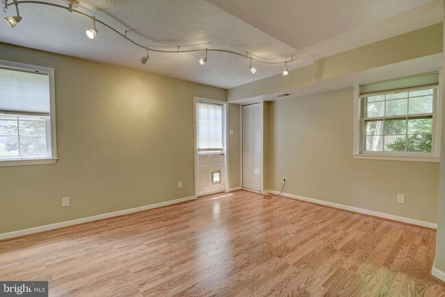 Building Photo - 8521 Tysons Ct