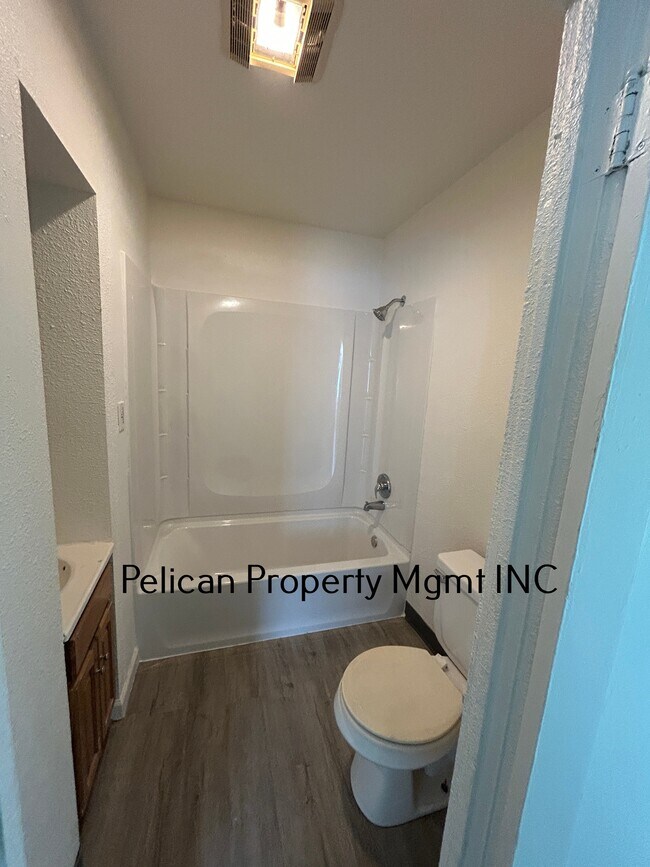 Building Photo - 2125 Orchard Ave