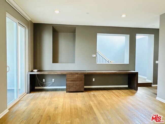 Building Photo - 6581 S Seabluff Dr
