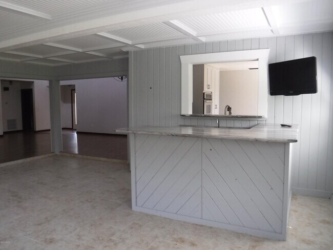 Building Photo - 176 Gull Cir N