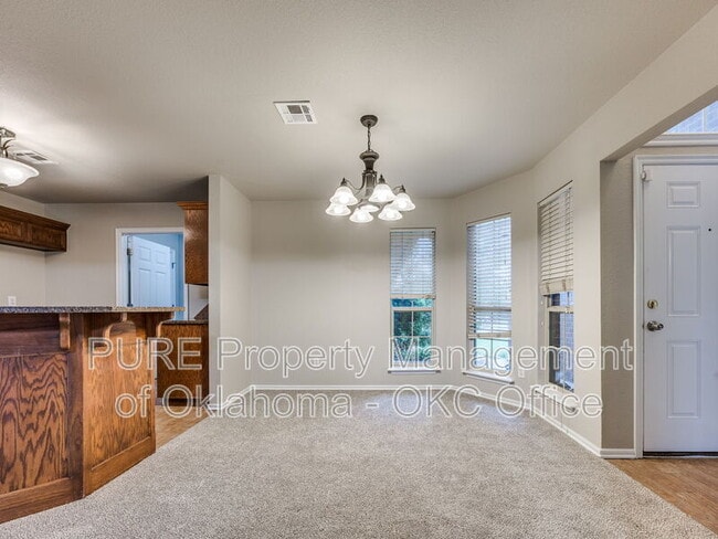 Building Photo - 1605 SW 33RD St