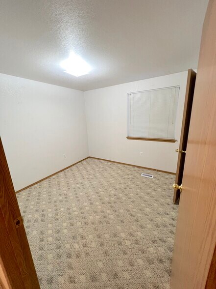 Building Photo - 5055 W Targee St