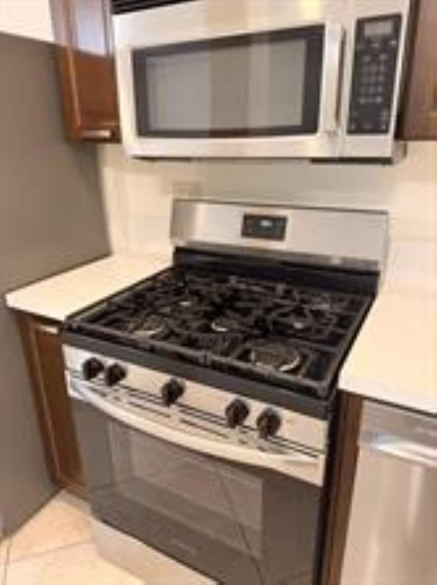 Building Photo - 2018 NE 14th Ct