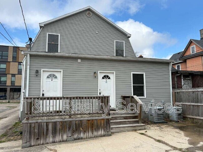 Building Photo - 409 W Washington St